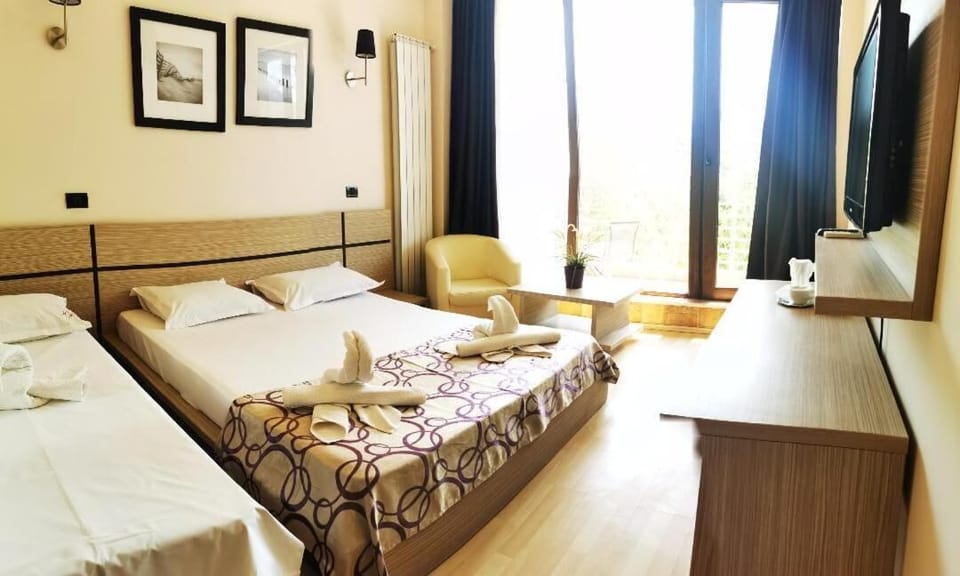 In-room safe, free WiFi, bed sheets