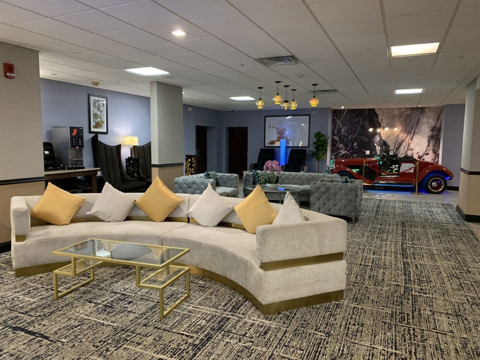 32-inch LCD TV with cable channels, TV, stereo