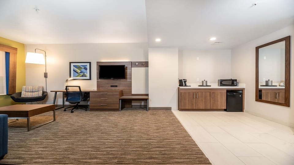 Suite, 1 King Bed with Sofa bed (Additional Living Area) | Room amenity