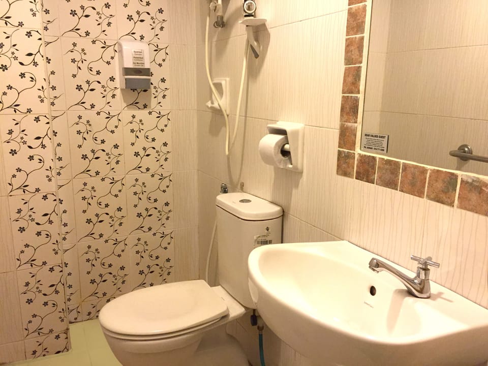 Superior with Window | Bathroom | Shower, hair dryer (on request), slippers, bidet