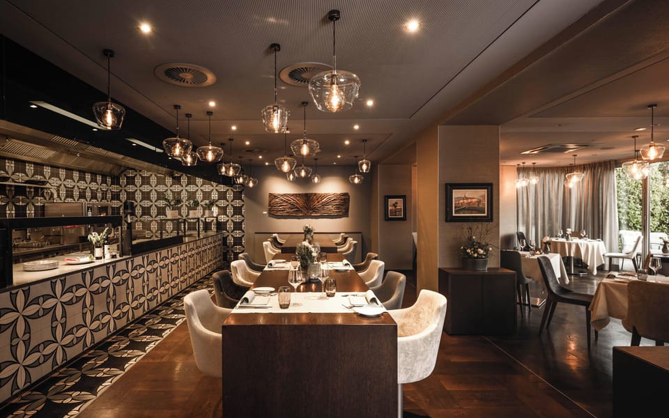 2 restaurants; breakfast, lunch, and dinner served