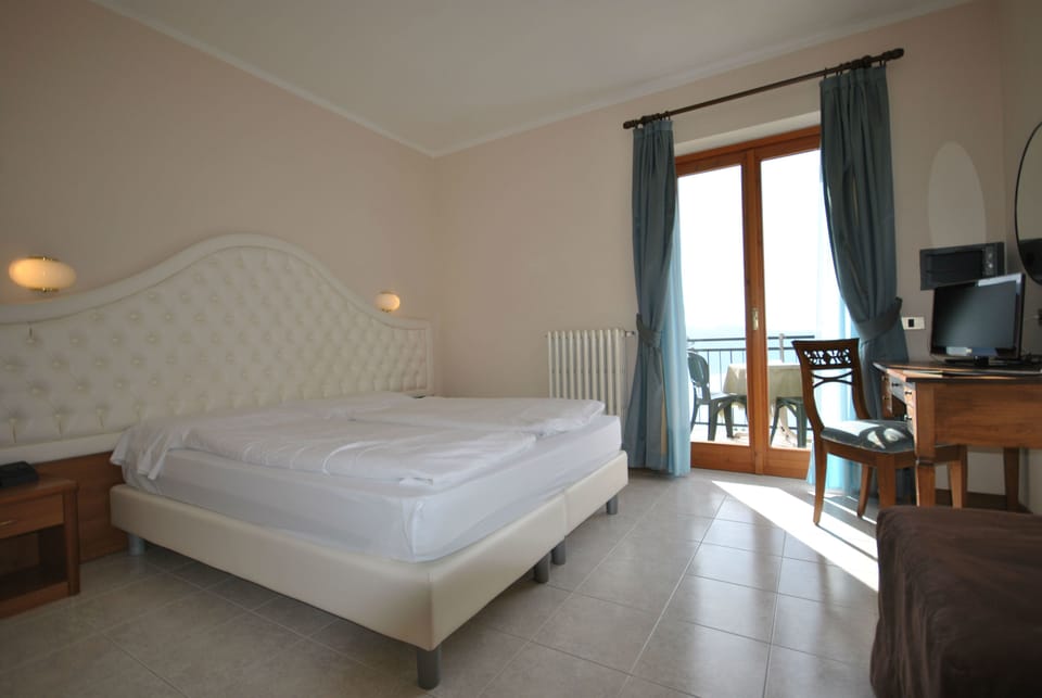 Superior Double Room, Lake View | Down comforters, in-room safe, desk, free WiFi