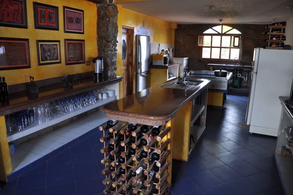 5 bars/lounges
