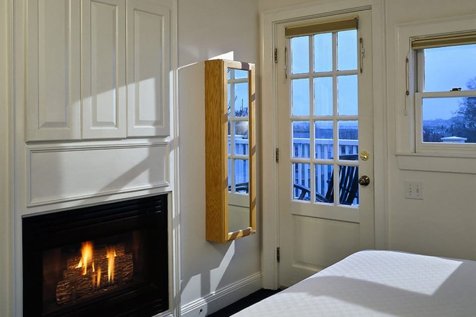 1 bedroom, premium bedding, down comforters, in-room safe