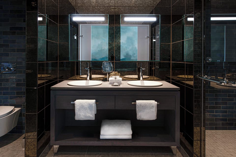 Penthouse Suite | Bathroom | Free toiletries, hair dryer, bathrobes, slippers