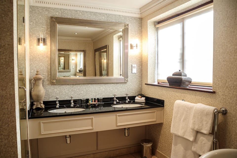Superior Room (Henry VIII Suite) | Bathroom sink