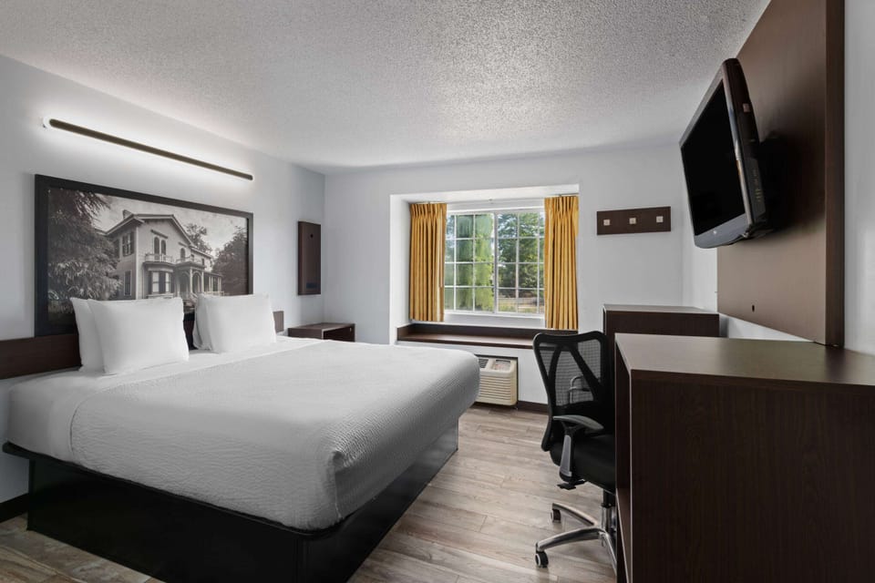 Suite, 1 Queen Bed, Accessible, Non Smoking | Desk, iron/ironing board, free WiFi, bed sheets