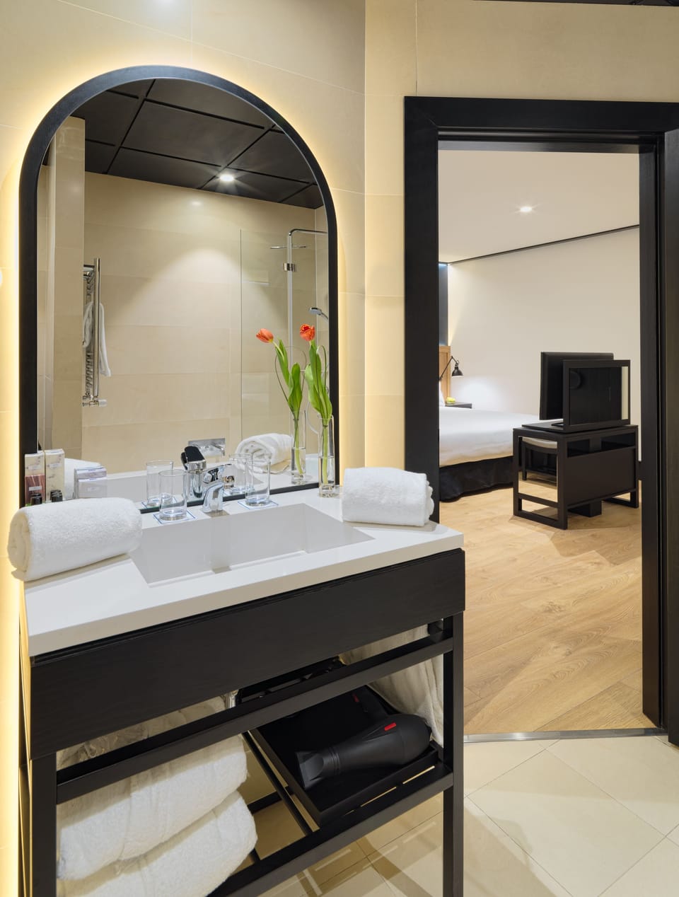 Deluxe Room, Air conditioning (2 adults + 1 child) | Bathroom | Deep soaking tub, rainfall showerhead, free toiletries, hair dryer
