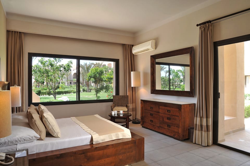 Minibar, in-room safe, desk, free cribs/infant beds