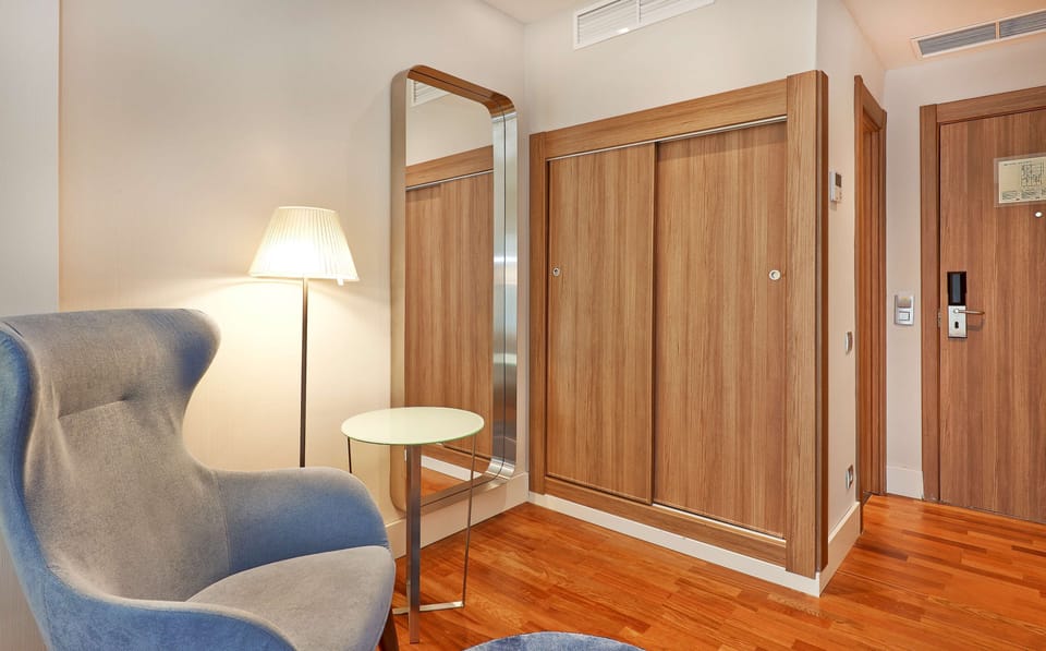 Superior Room | 1 bedroom, minibar, in-room safe, desk