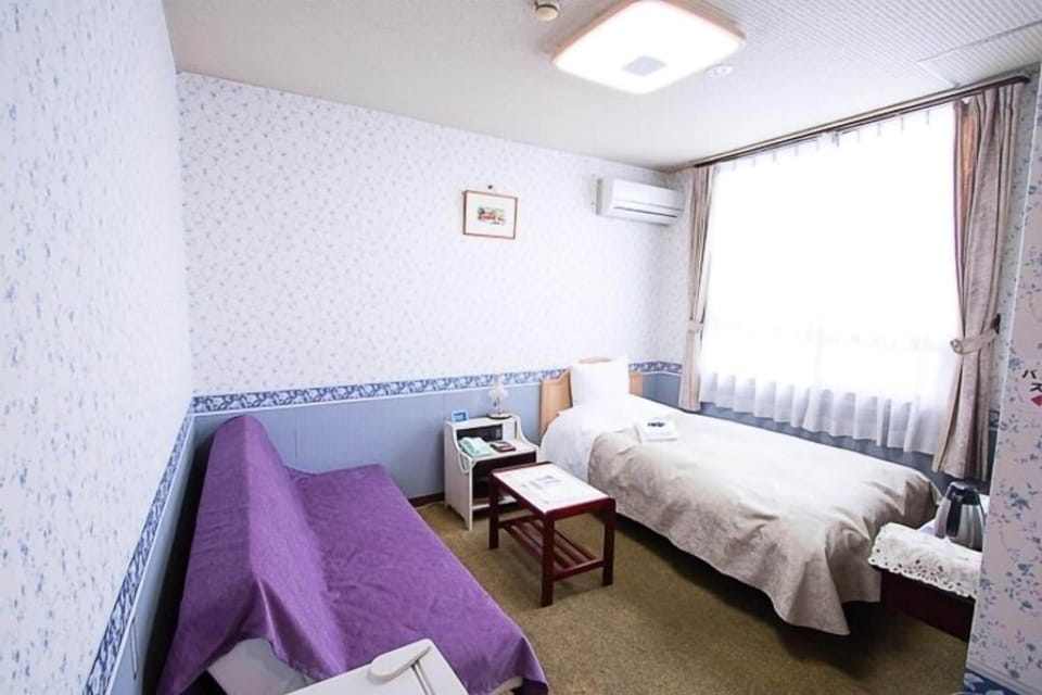 Cribs/infant beds, alarm clocks