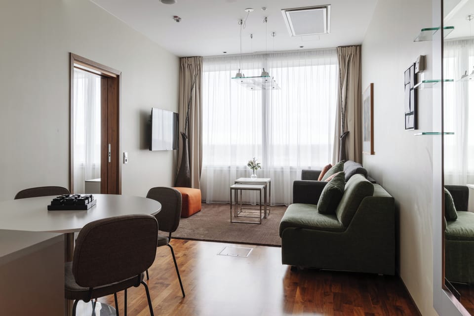 Family Room, Non Smoking (Premium) | Living area | Flat-screen TV