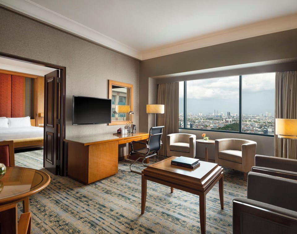 Suite | In-room safe, desk, iron/ironing board, rollaway beds