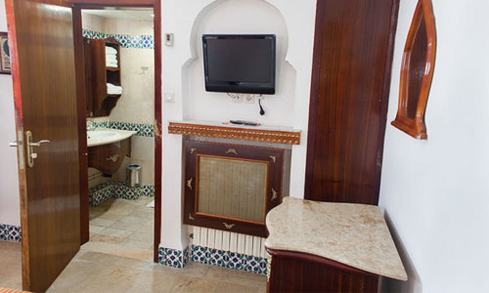 Standard Single Room | Bathroom | Bathtub, free toiletries, hair dryer, bathrobes