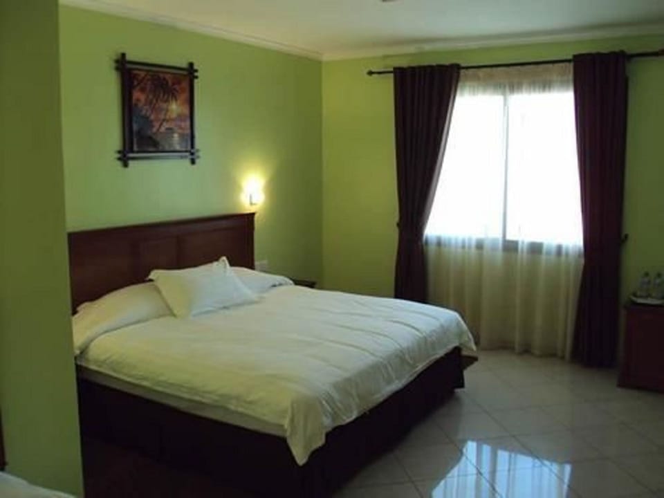 Minibar, blackout drapes, soundproofing, WiFi (free)