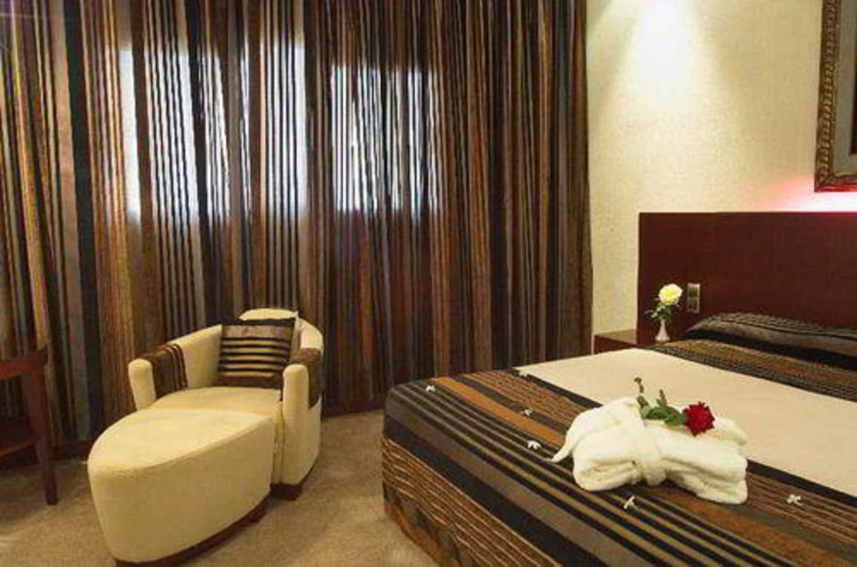 Club Room | Minibar, desk, WiFi (free), individually decorated