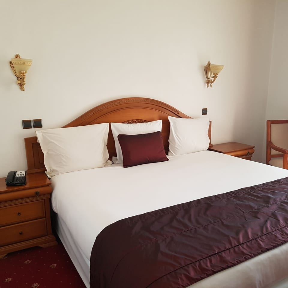 Egyptian cotton sheets, premium bedding, minibar (free items)