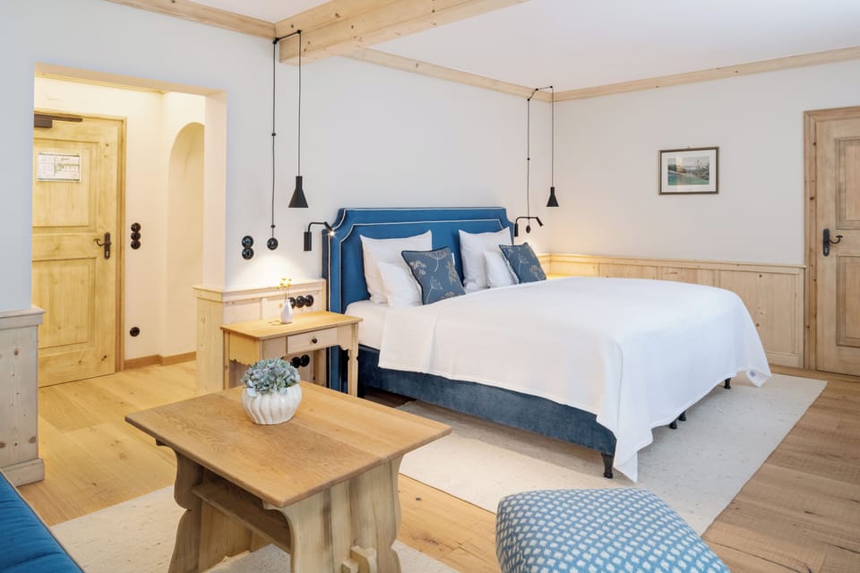 Superior Double Room, 1 Queen Bed | Hypo-allergenic bedding available, minibar, in-room safe, desk