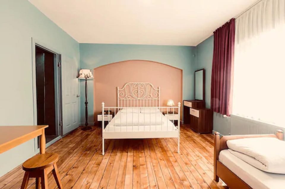 In-room safe, soundproofing, iron/ironing board, free WiFi