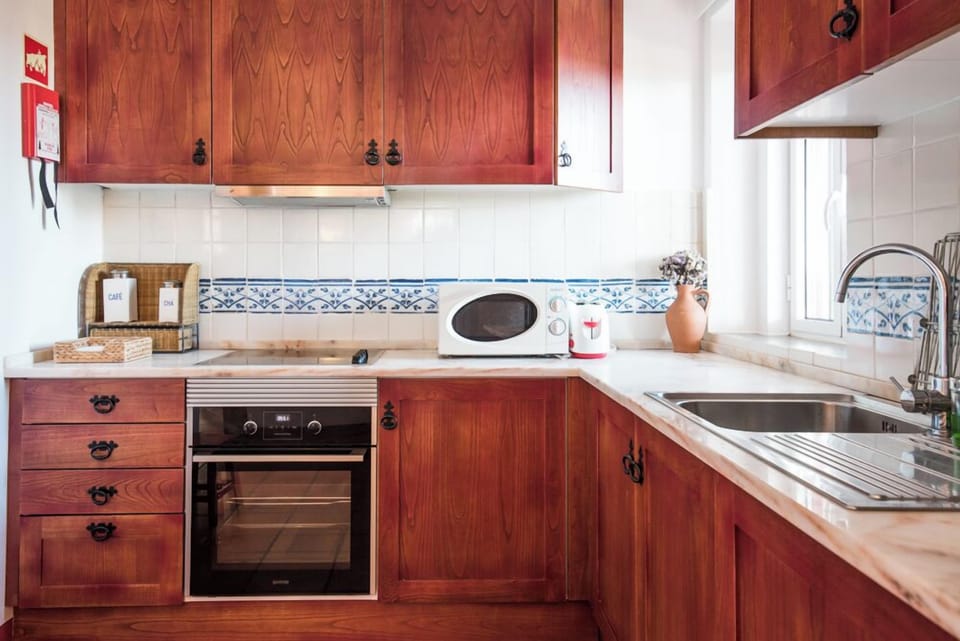 House, 2 Bedrooms, Mezzanine (1) | Private kitchen | Fridge, microwave, oven, stovetop