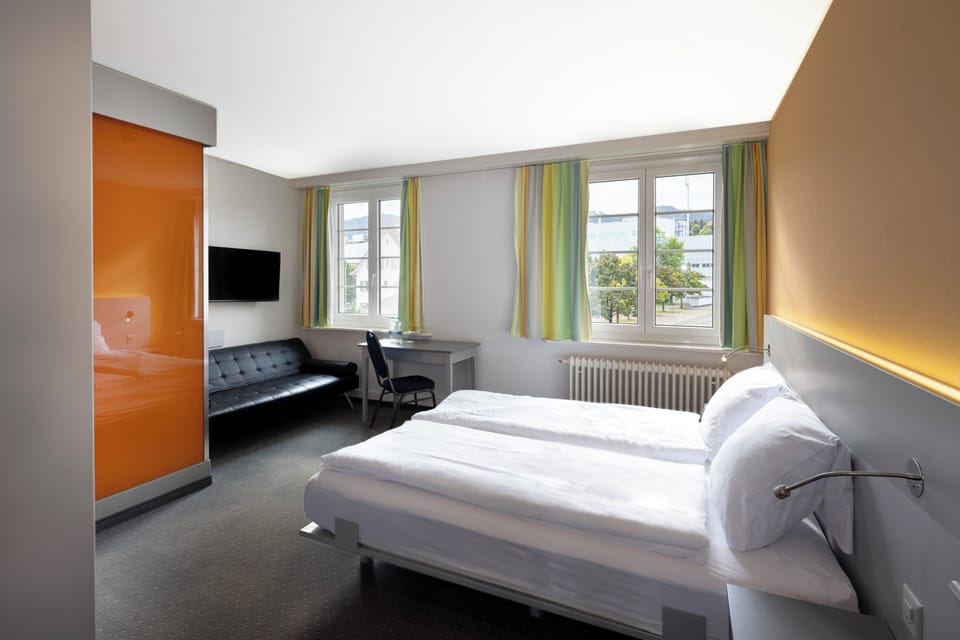 Double Room | Hypo-allergenic bedding available, in-room safe, desk, WiFi (free)