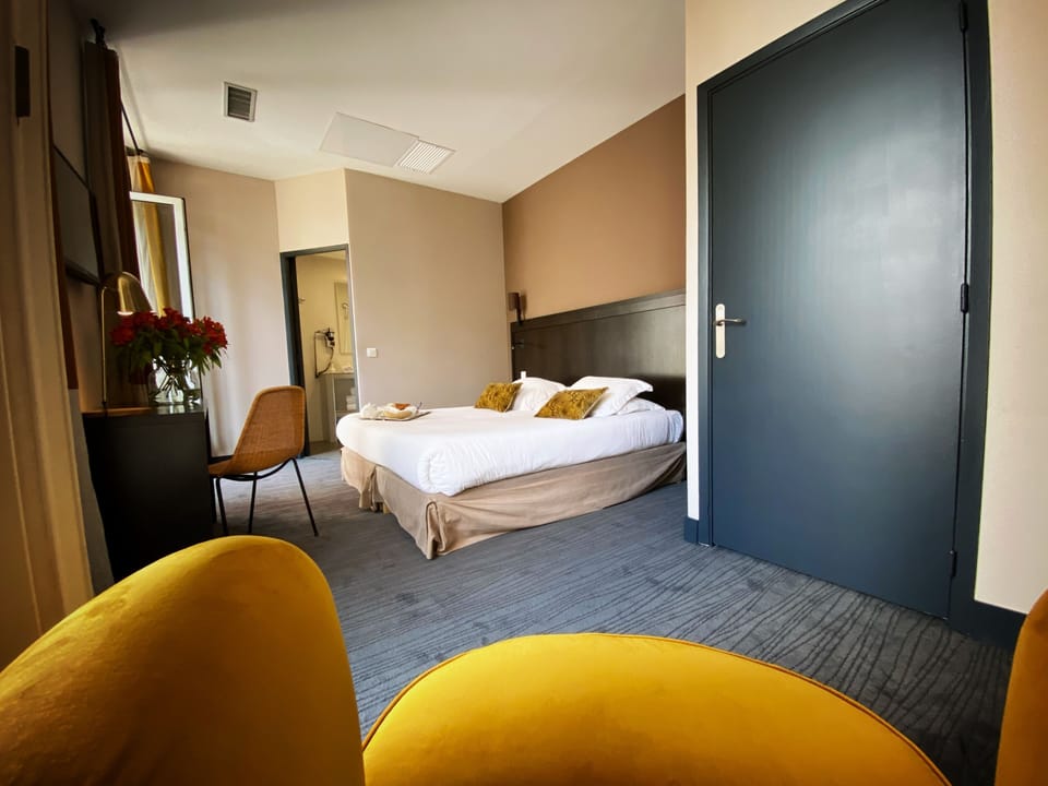 Superior Double or Twin Room, Balcony | Premium bedding, in-room safe, desk, laptop workspace