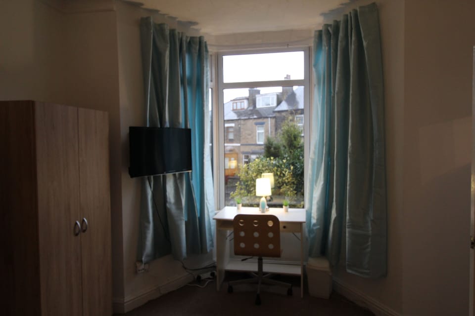 House, 3 Bedrooms, Non Smoking, Kitchen | 3 bedrooms, iron/ironing board, free WiFi, bed sheets