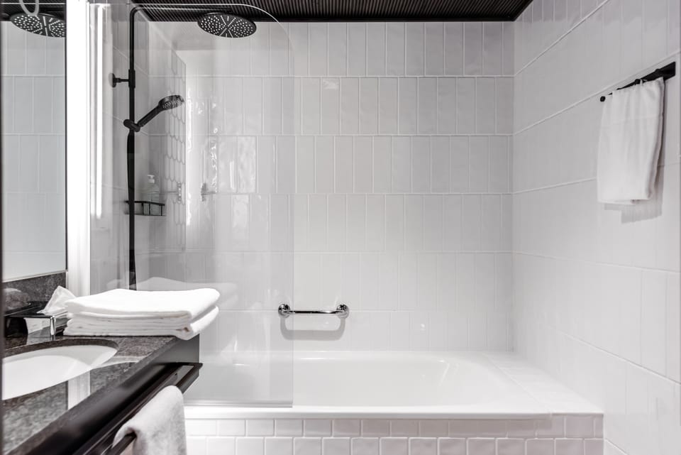 Standard Twin Room (extra bed possibility) | Bathroom | Rainfall showerhead, hair dryer, bidet, heated floors