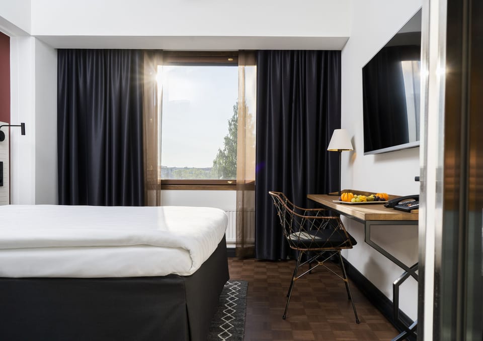 Standard Single Room | Desk, laptop workspace, blackout drapes, iron/ironing board