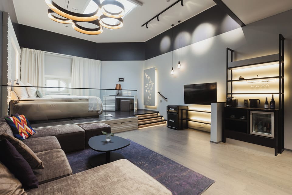 Sky Suite | Hypo-allergenic bedding, in-room safe, soundproofing, iron/ironing board