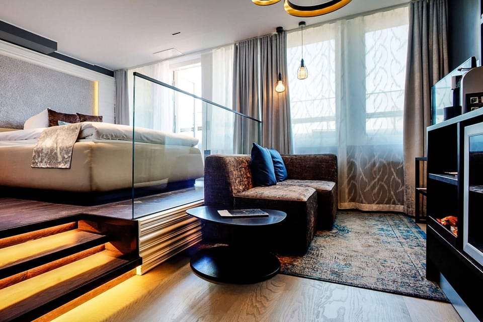 Room, Balcony | Hypo-allergenic bedding, in-room safe, soundproofing, iron/ironing board