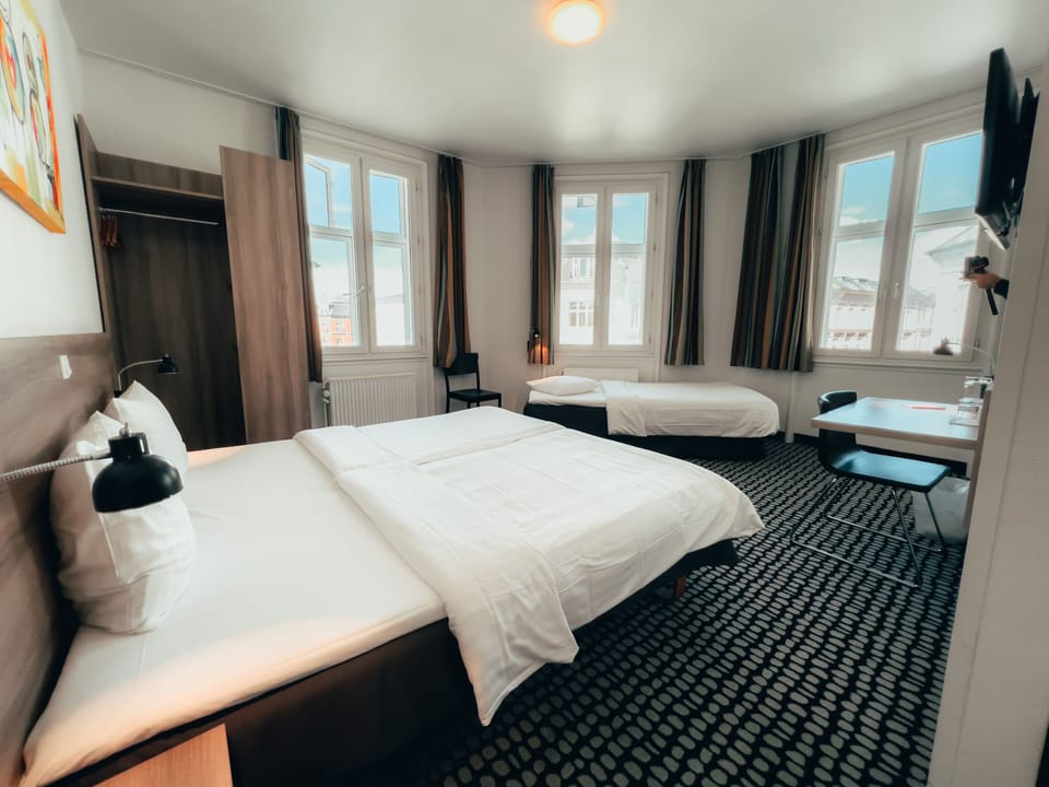 Good Morning Triple Room | Desk, free WiFi, bed sheets