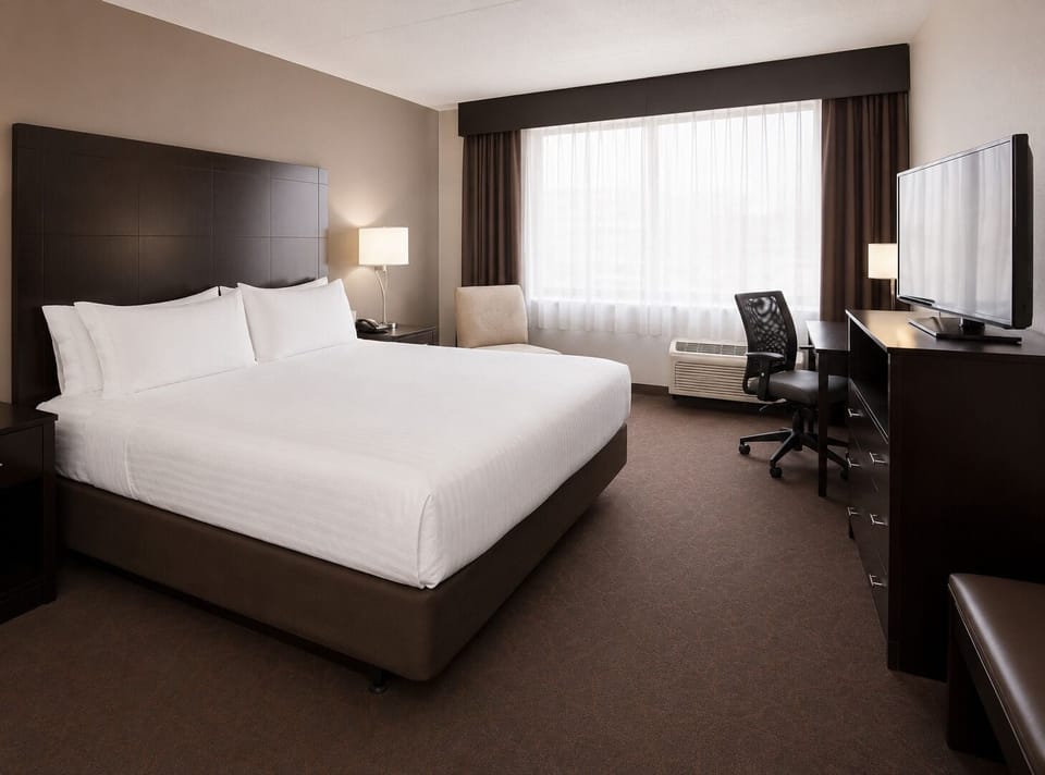 Premium bedding, pillowtop beds, in-room safe, desk