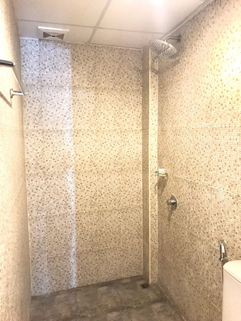 Superior Room | Bathroom | Shower, free toiletries, hair dryer, towels