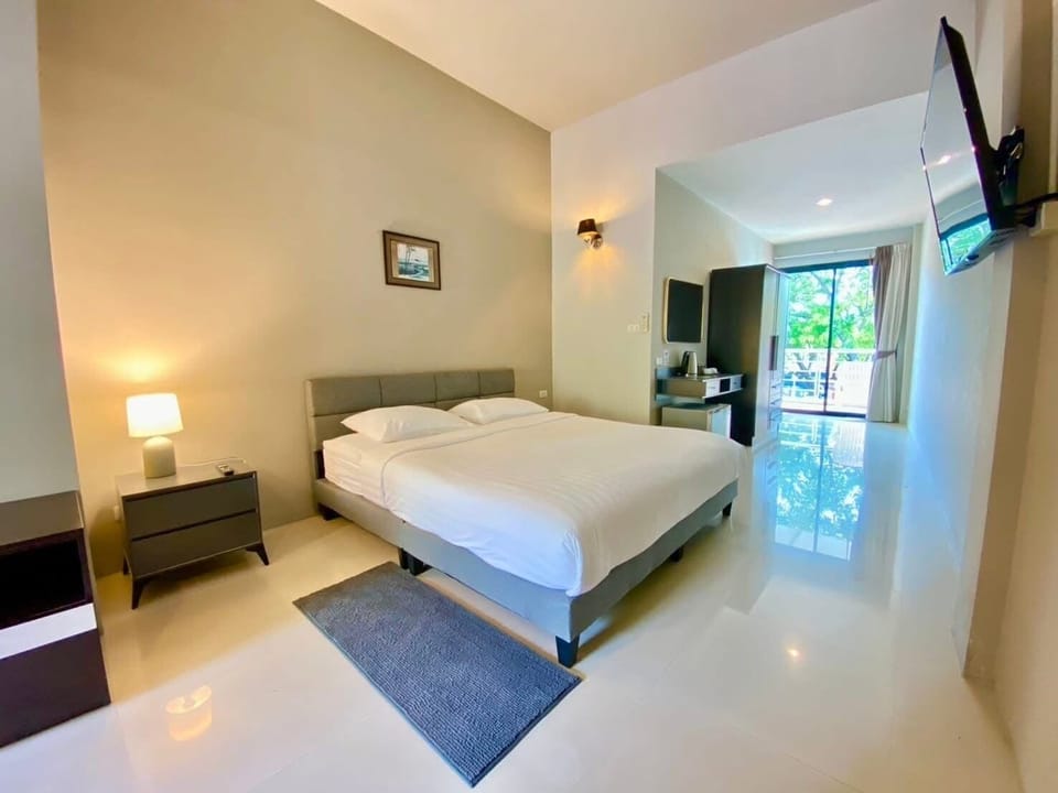 Superior Room | Blackout drapes, WiFi (free), bed sheets