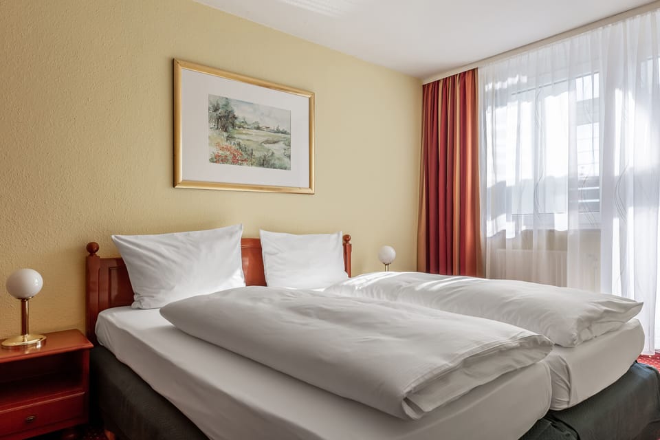 Hypo-allergenic bedding available, minibar