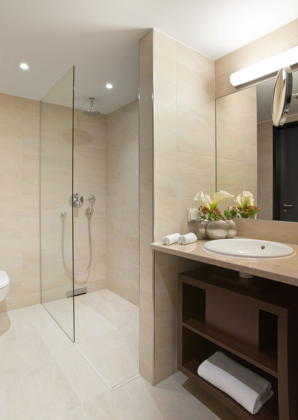 Standard Twin Room | Bathroom shower