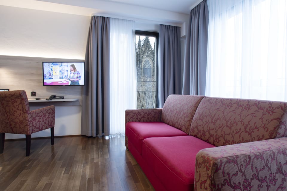Superior Room (Domblick) | 1 bedroom, hypo-allergenic bedding available, in-room safe, desk