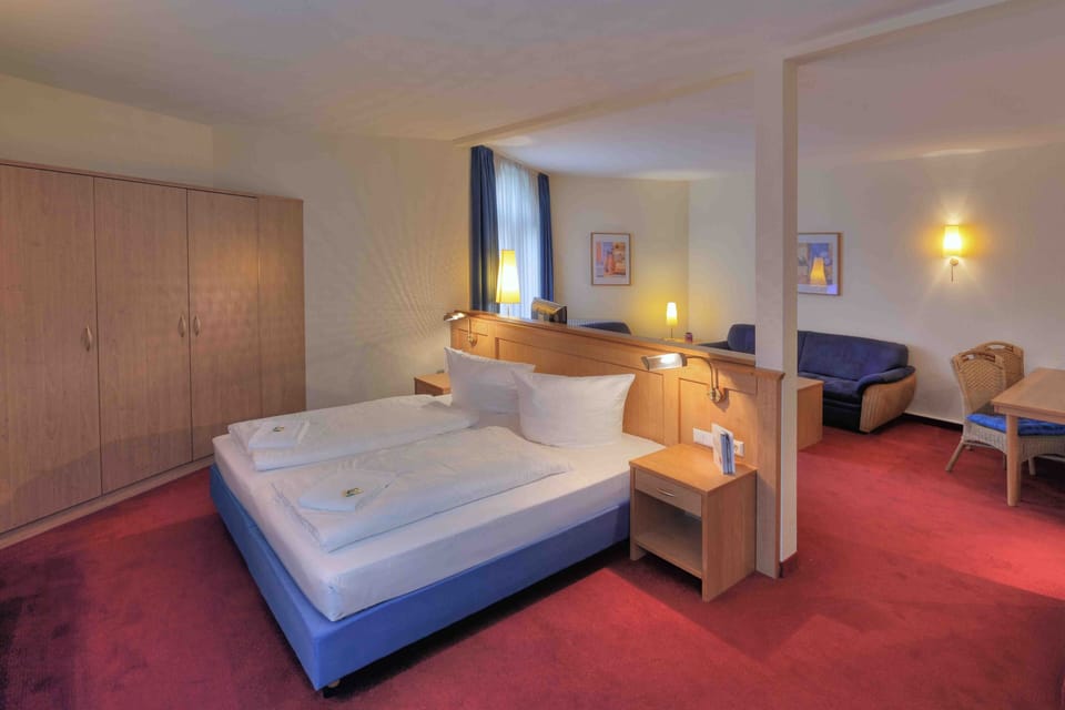 Juniorsuite | Hypo-allergenic bedding, individually decorated, desk, free WiFi