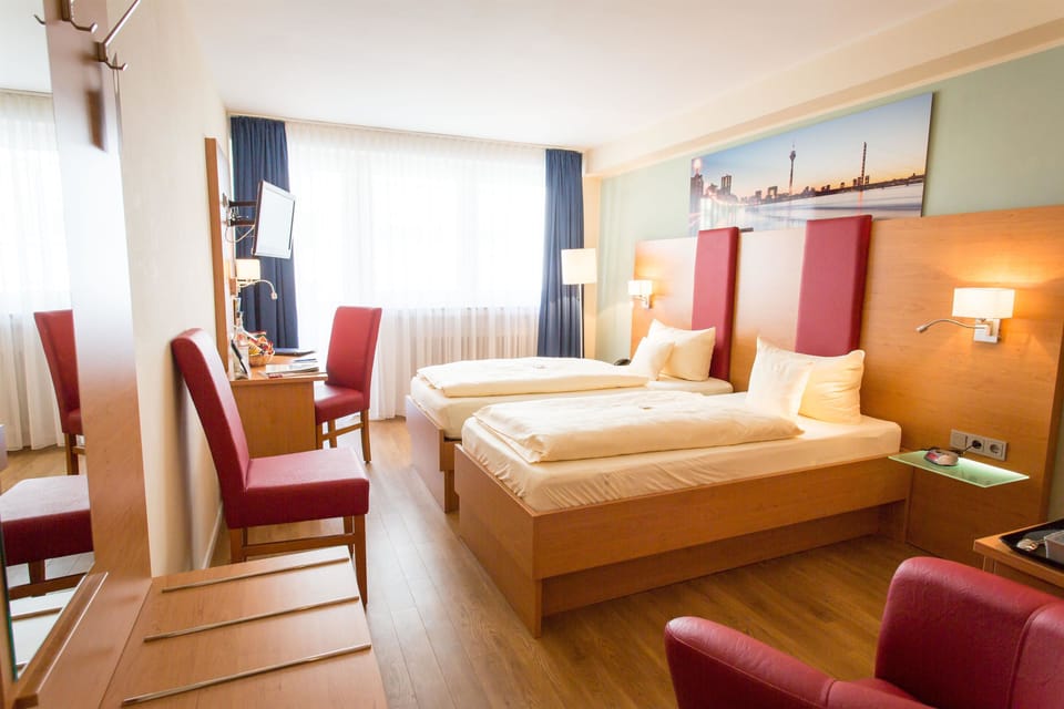 Premium bedding, pillowtop beds, minibar, in-room safe