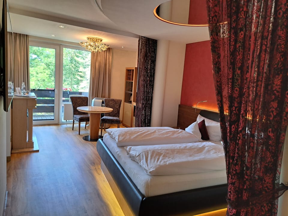 Luxury Suite, Sauna, Corner | In-room safe, desk, laptop workspace, free WiFi
