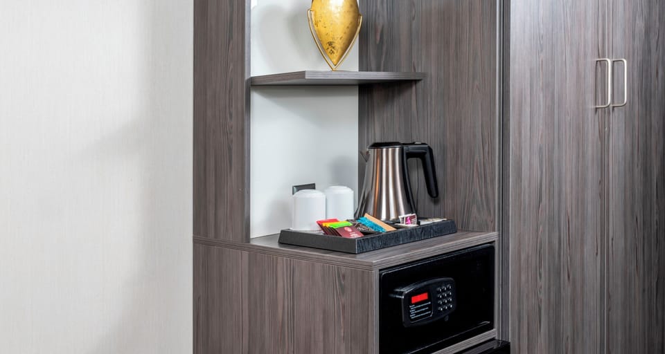 Comfort Double Room, Park View | Minibar, in-room safe, desk, rollaway beds