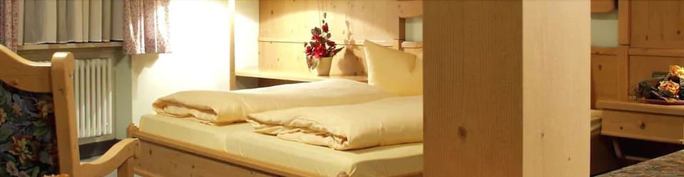 Hypo-allergenic bedding available, in-room safe, desk