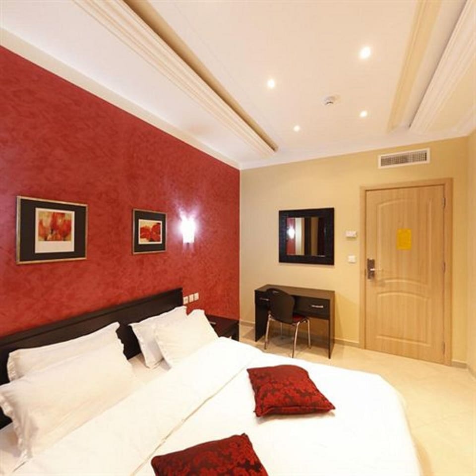 Deluxe Single Room | Minibar, in-room safe, desk, iron/ironing board (on request)