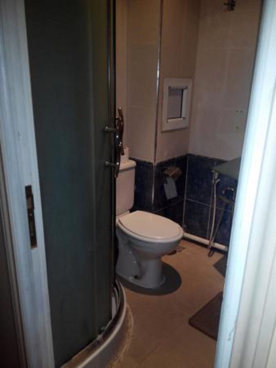Standard Twin Room | Bathroom | Free toiletries, hair dryer (on request), bathrobes, towels