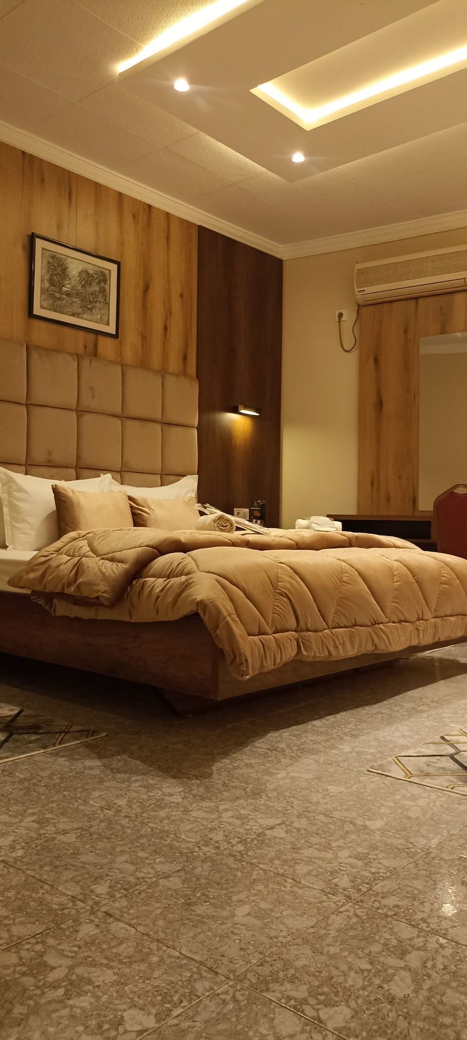 Double Room | Premium bedding, desk, soundproofing, WiFi (free)