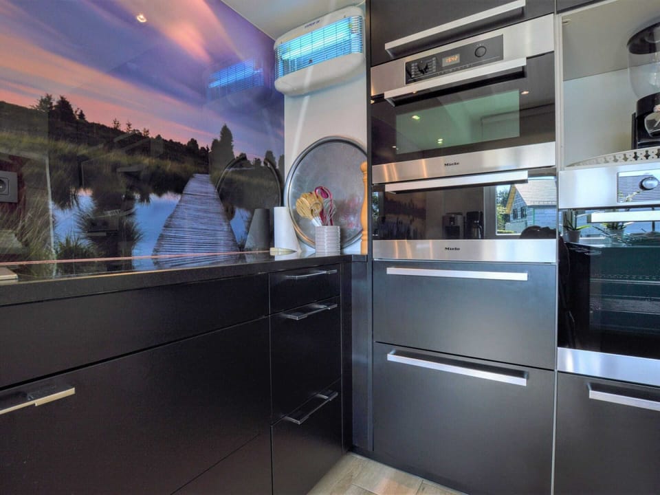 House | Private kitchen | Electric kettle, toaster, highchair, cookware/dishes/utensils