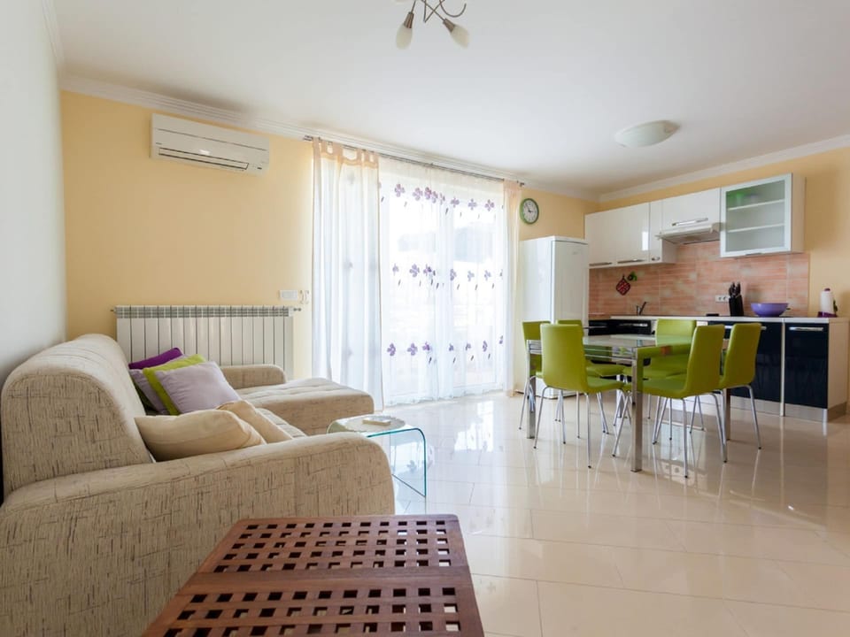 Apartment | Dining