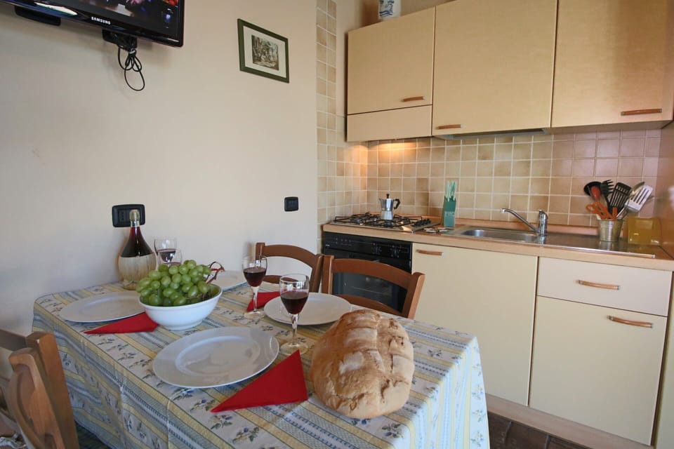Cottage | Dining
