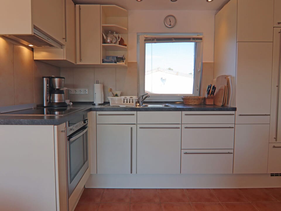 House | Private kitchen | Coffee/tea maker, highchair